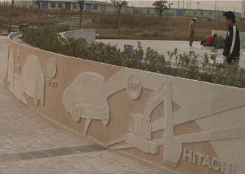 《汽车工业史》-安徽汽车学校雕塑